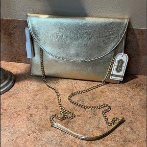Beautiful cross body bag and beautiful gold color new !!!